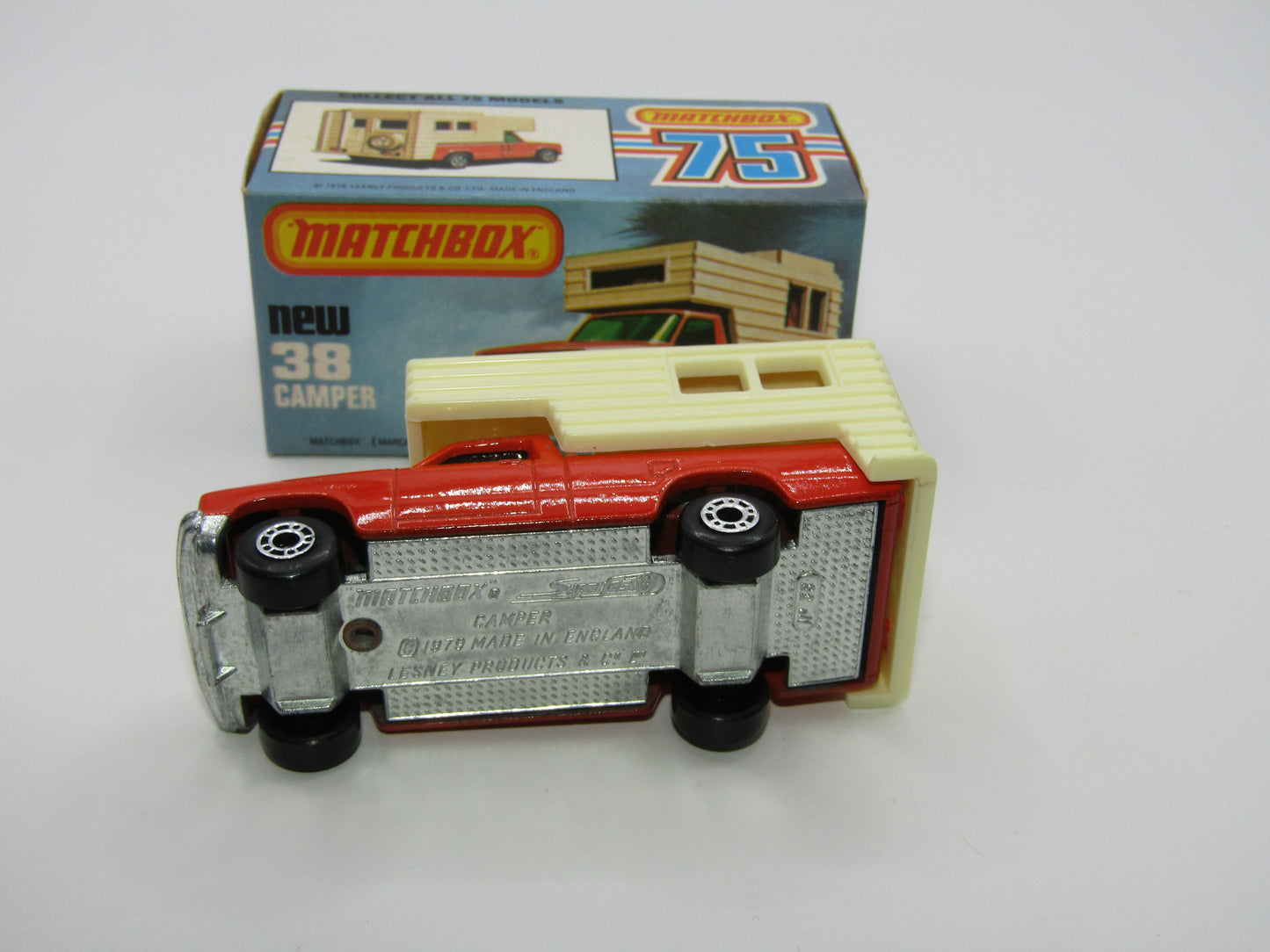 Matchbox Superfast 38D Camper Van BONE YELLOW Box, Green Windows