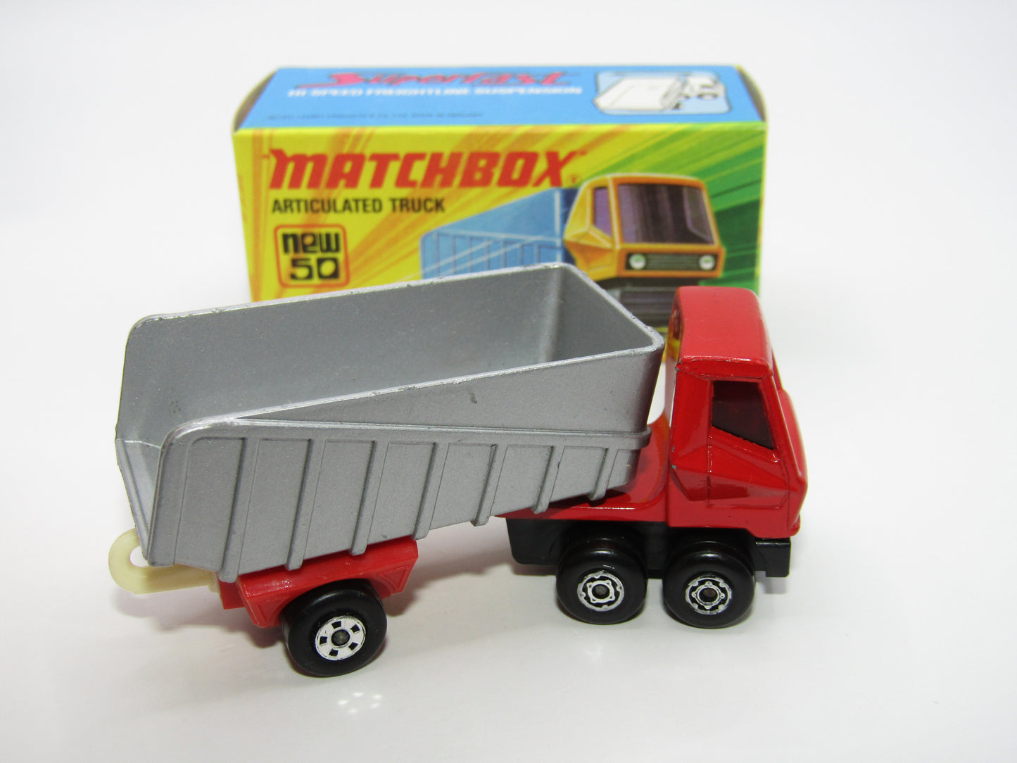 Matchbox Superfast 50B Articulated Truck RED & SILVER - RED WINDOWS