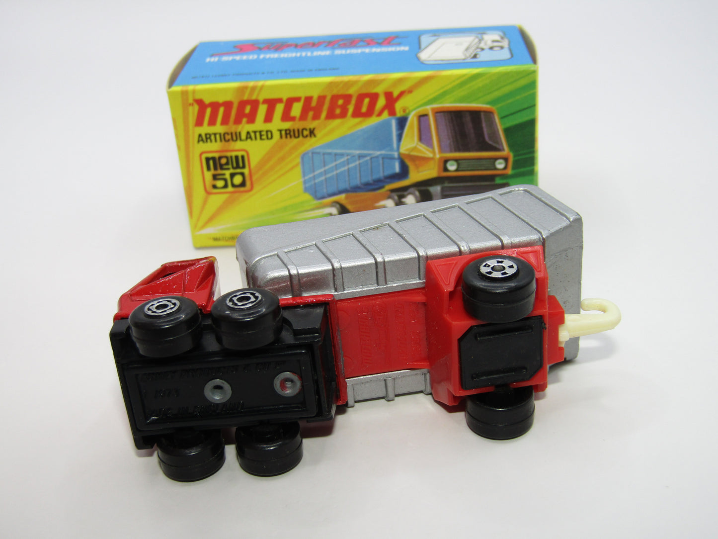 Matchbox Superfast 50B Articulated Truck RED & SILVER - RED WINDOWS