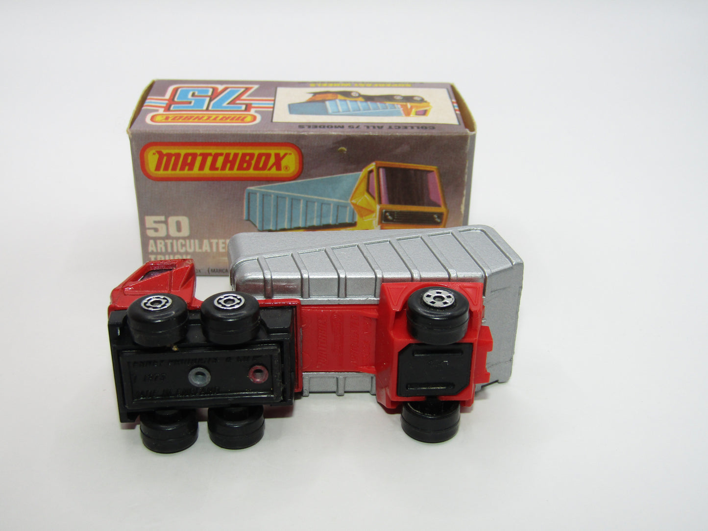 Matchbox Superfast 50B Articulated Truck RED & SILVER - PURPLE WINDOWS