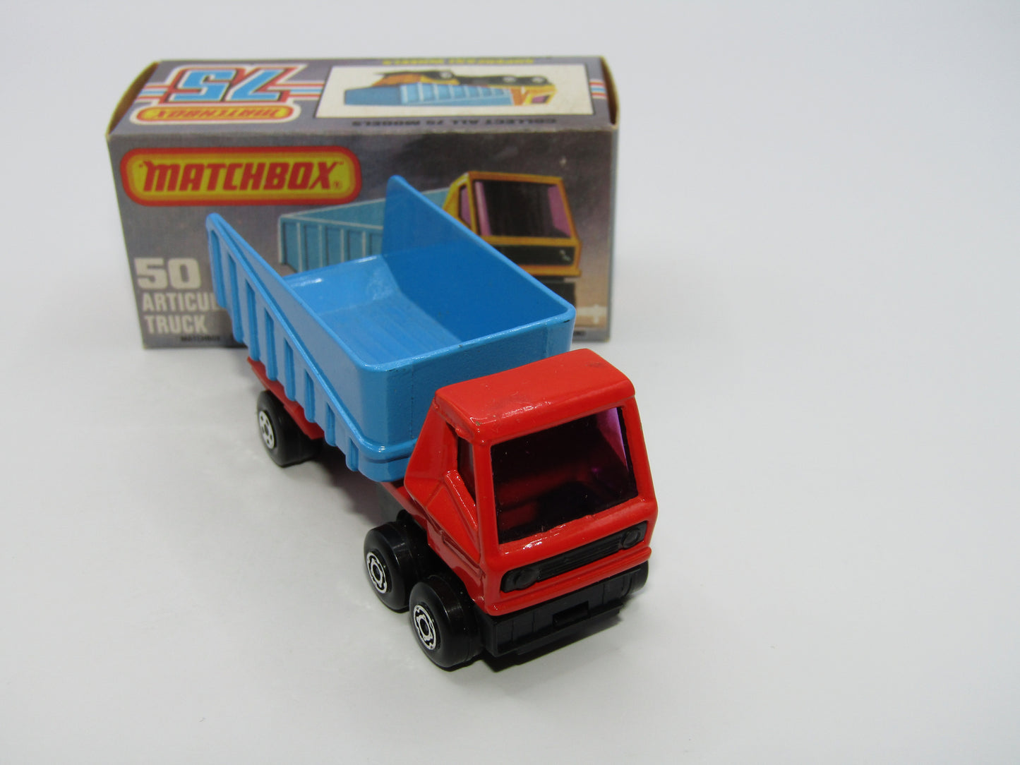 Matchbox Superfast 50B Articulated Truck RED &  BLUE, BLACK Axle Clip