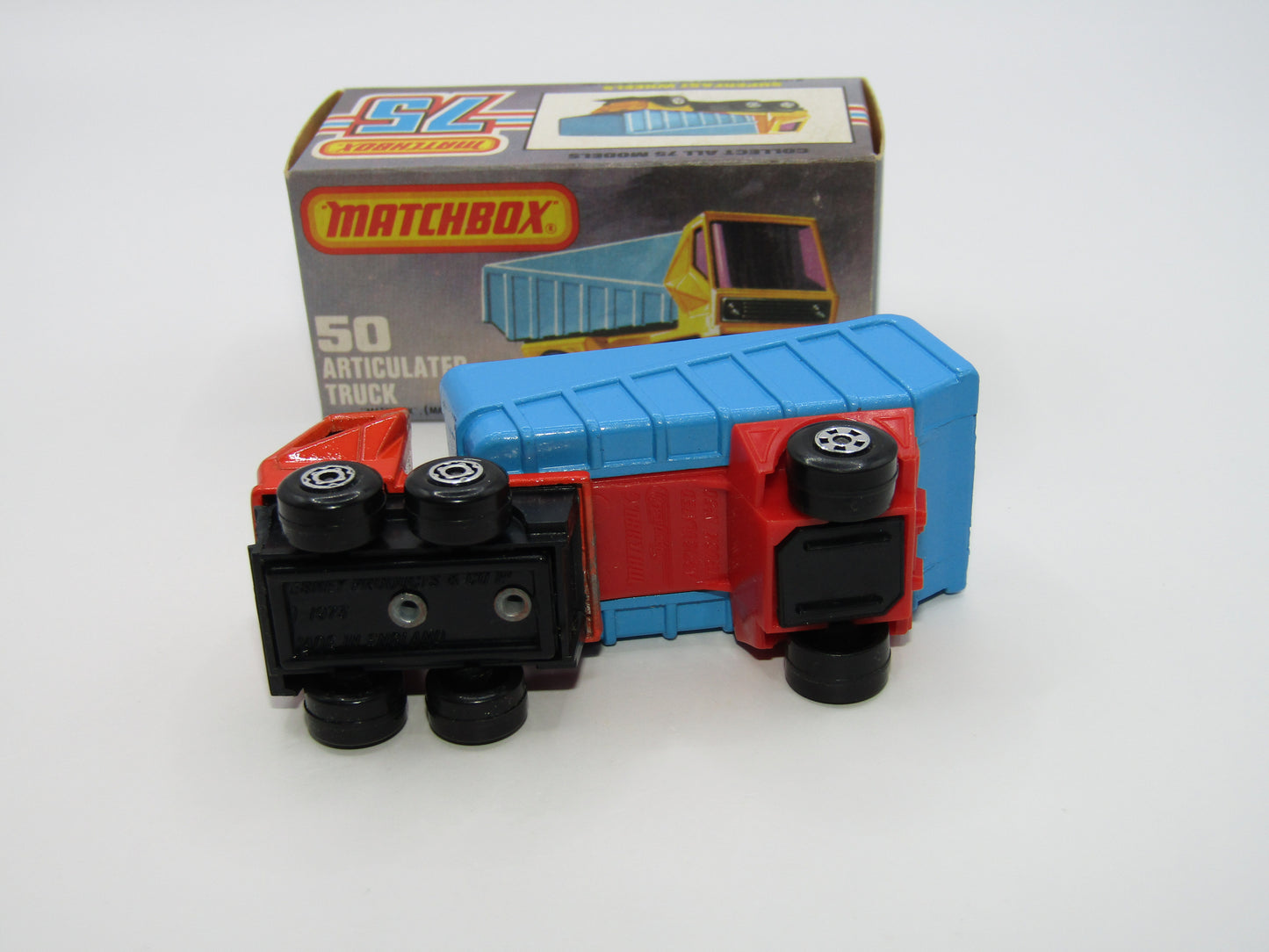 Matchbox Superfast 50B Articulated Truck RED &  BLUE, BLACK Axle Clip