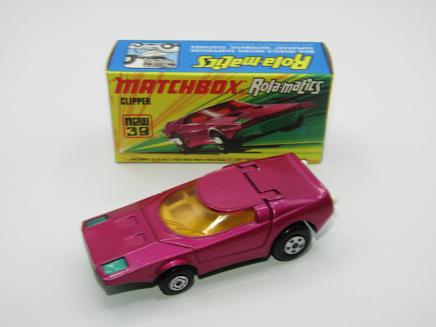 Matchbox Superfast 39A Clipper Magenta Purple White Exhausts Met Green Base