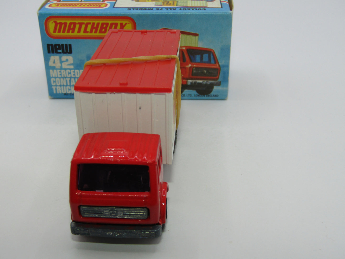 Matchbox Superfast No 42C Mercedes Truck Mayflower PURPLE Windows