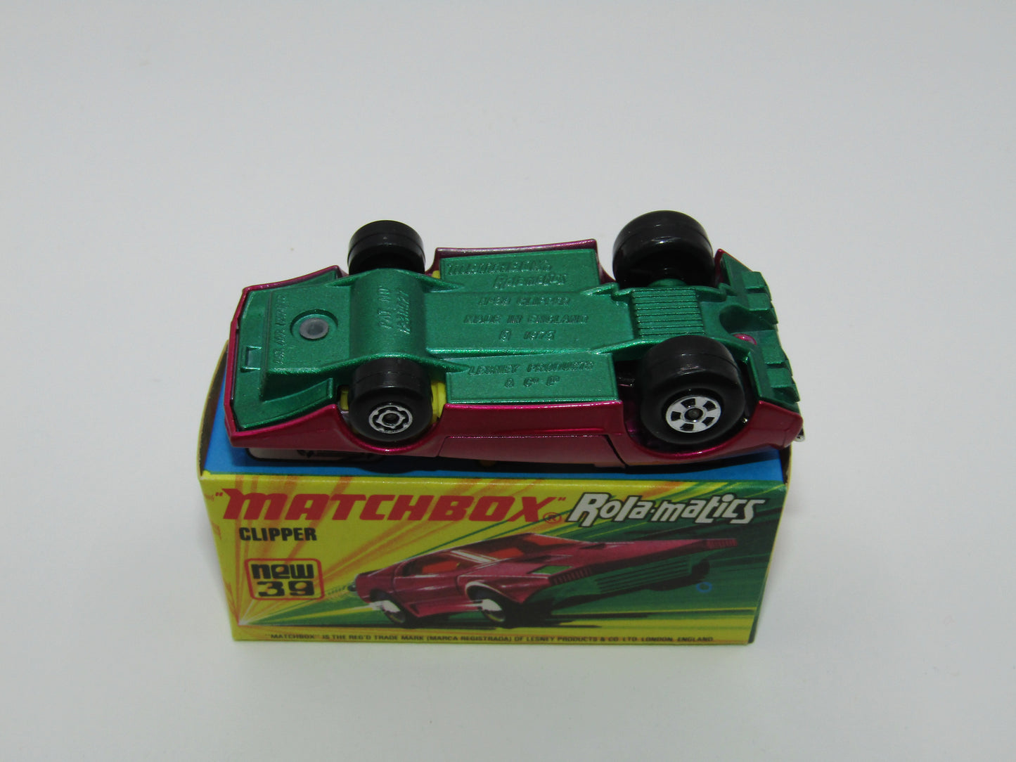 Matchbox Superfast 39A Clipper Magenta Purple Metallic BLUE GREEN Base