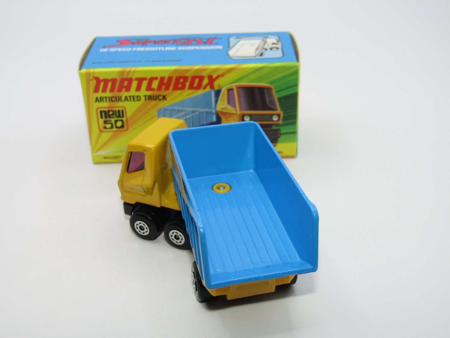 Matchbox Superfast 50B Articulated Truck Light Yellow CHEVRON Labels