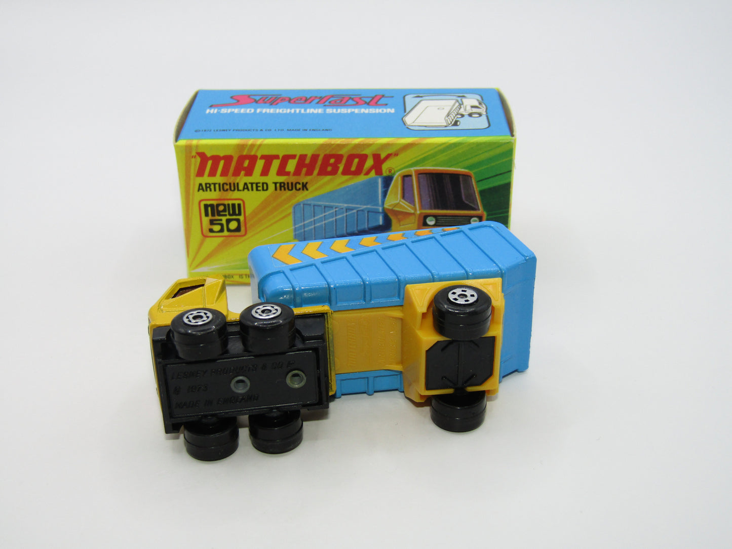 Matchbox Superfast 50B Articulated Truck Light Yellow CHEVRON Labels