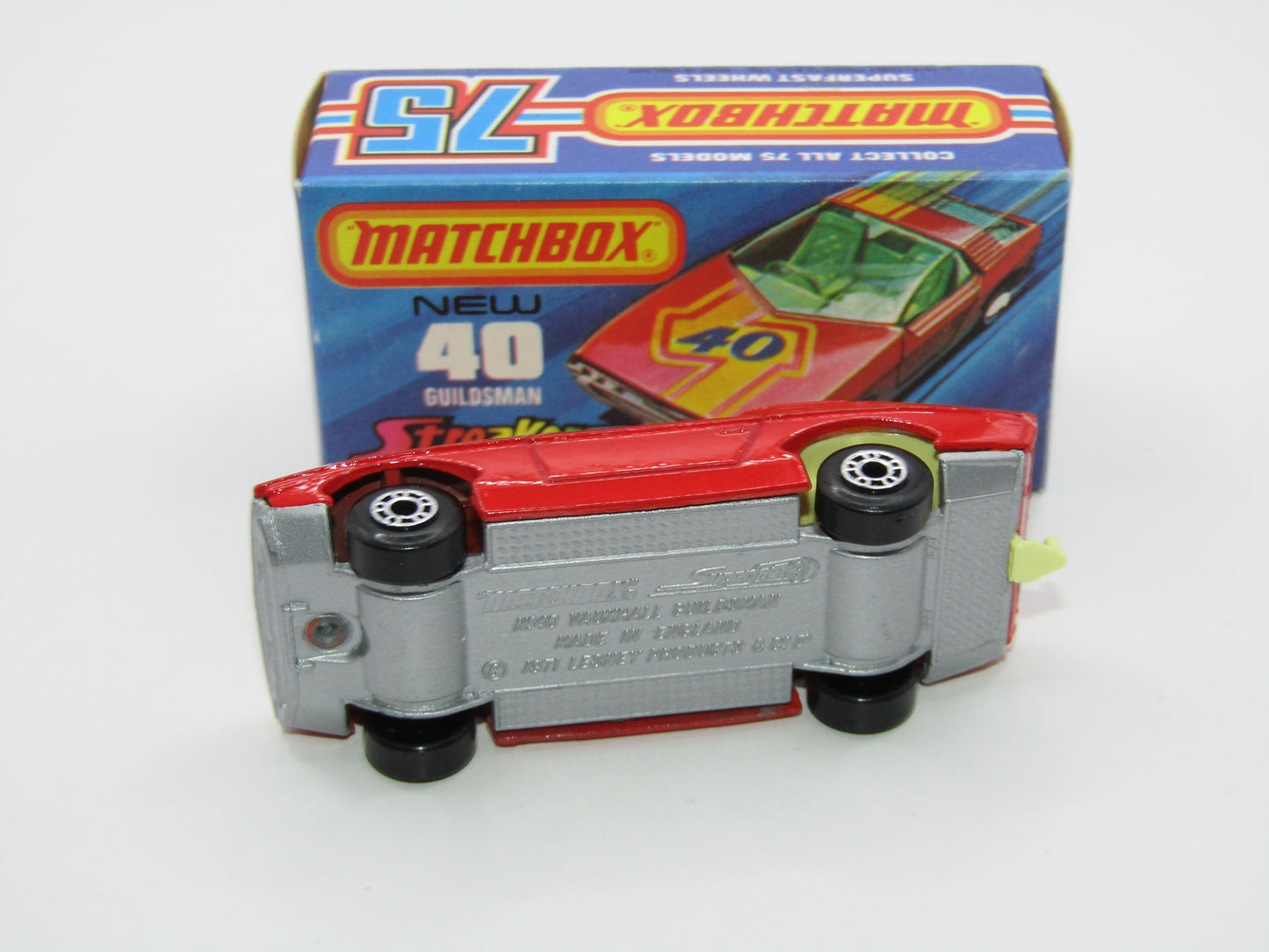 Matchbox Superfast 40A Vauxhall Guildsman DOT DASH Wheels SILVER BASE
