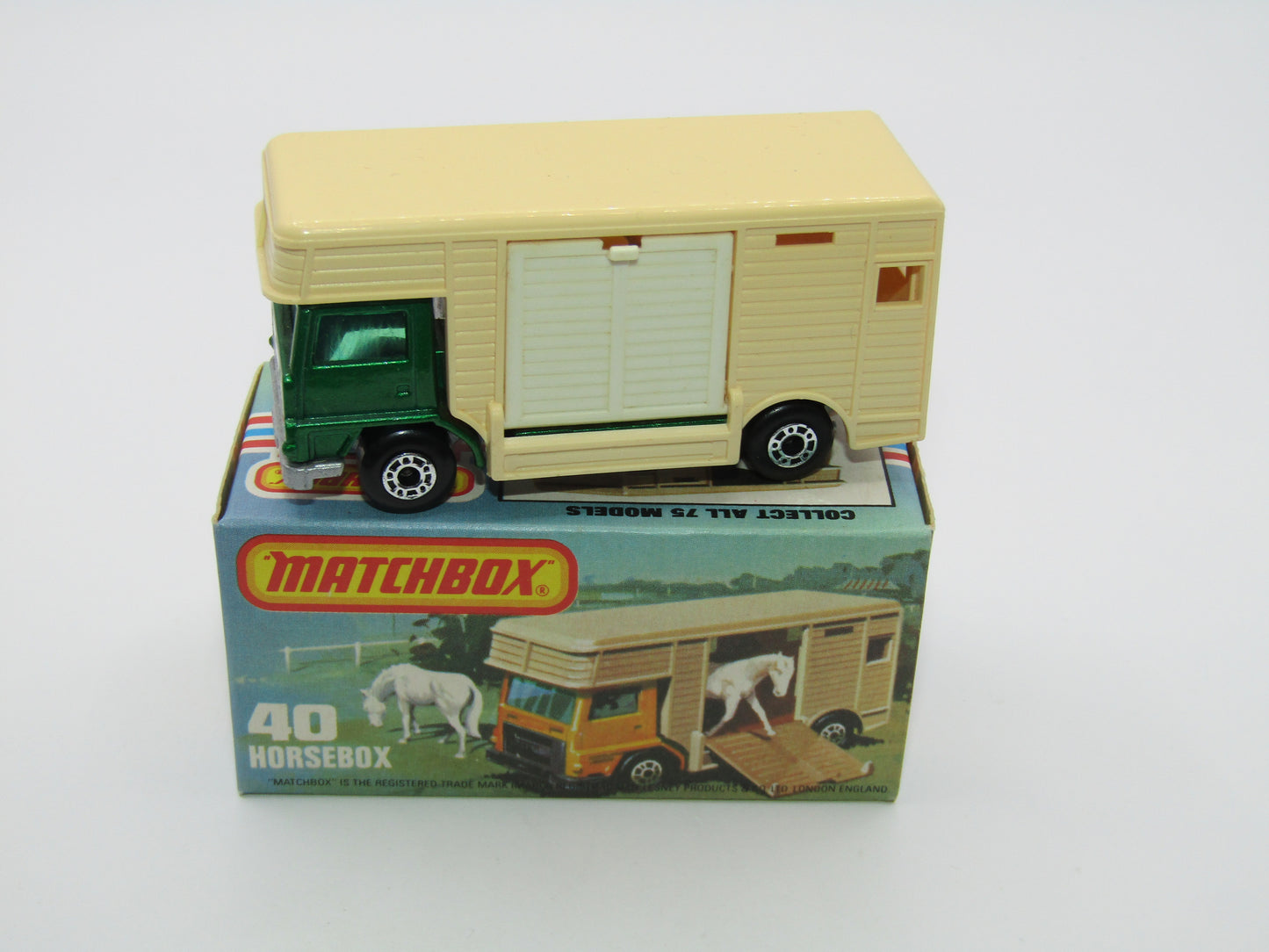 Matchbox Superfast 40B Horse Box Metallic Green SILVER BASE & WHITE Door