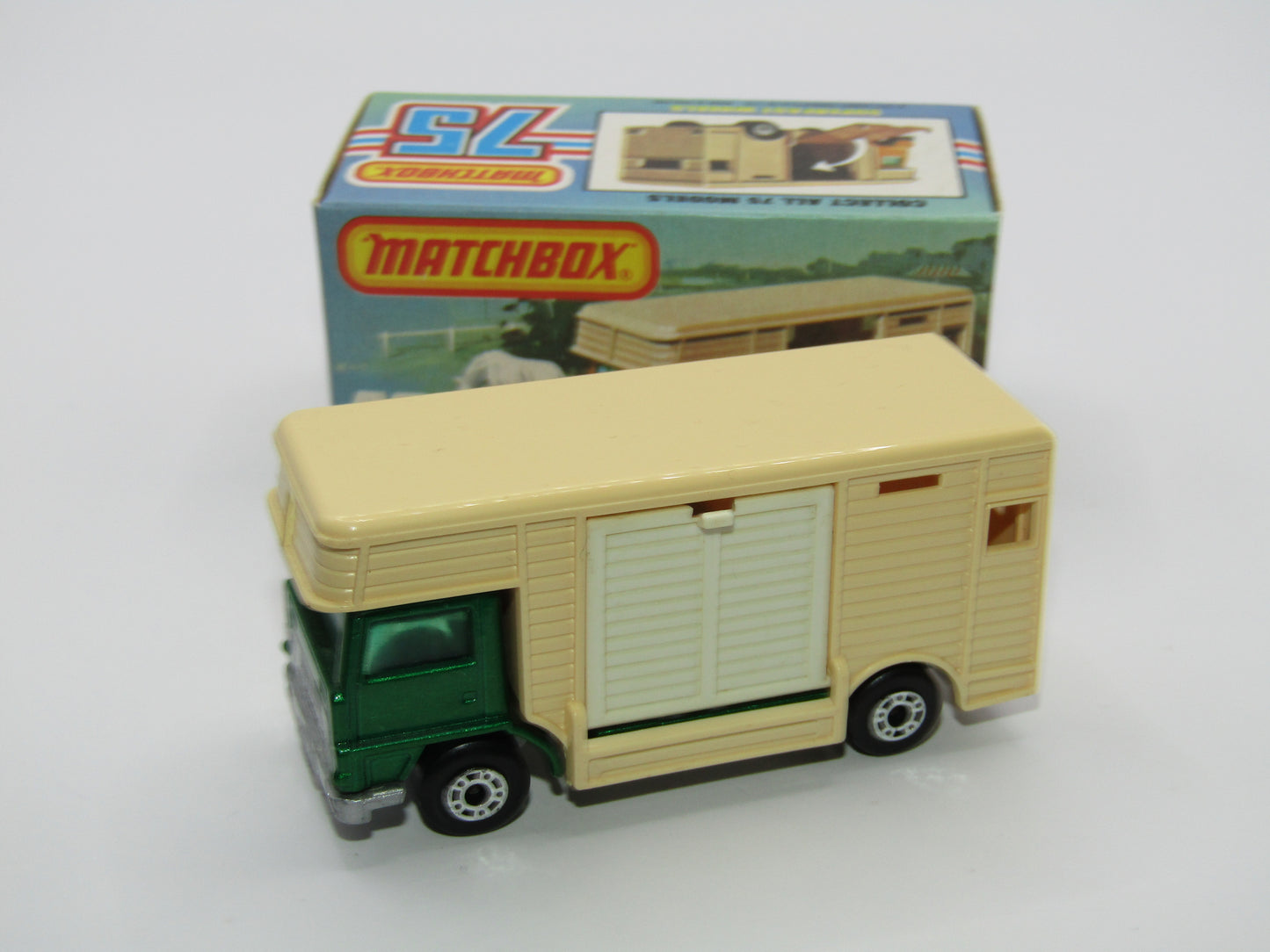Matchbox Superfast 40B Horse Box Metallic Green SILVER BASE & WHITE Door