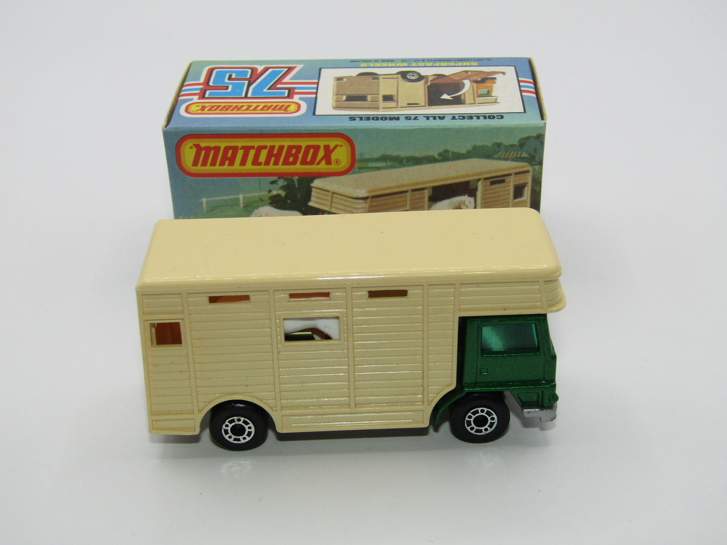 Matchbox Superfast 40B Horse Box Metallic Green SILVER BASE & WHITE Door