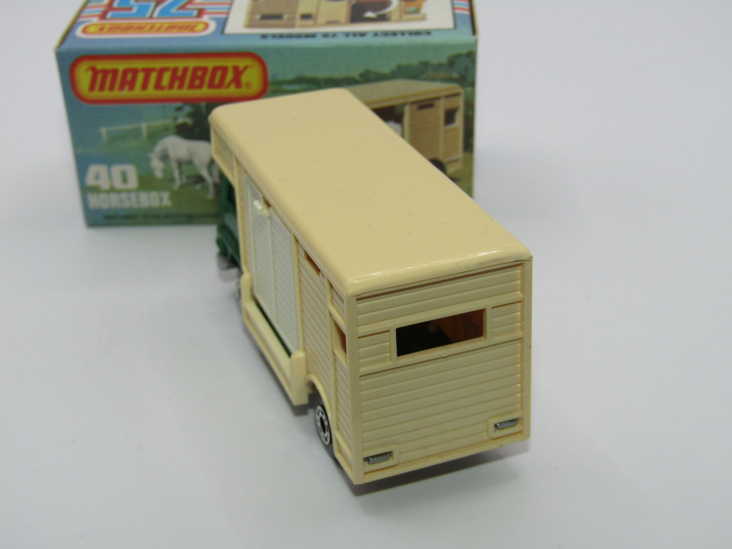 Matchbox Superfast 40B Horse Box Metallic Green SILVER BASE & WHITE Door