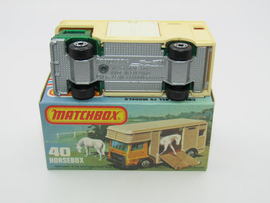 Matchbox Superfast 40B Horse Box Metallic Green SILVER BASE & WHITE Door