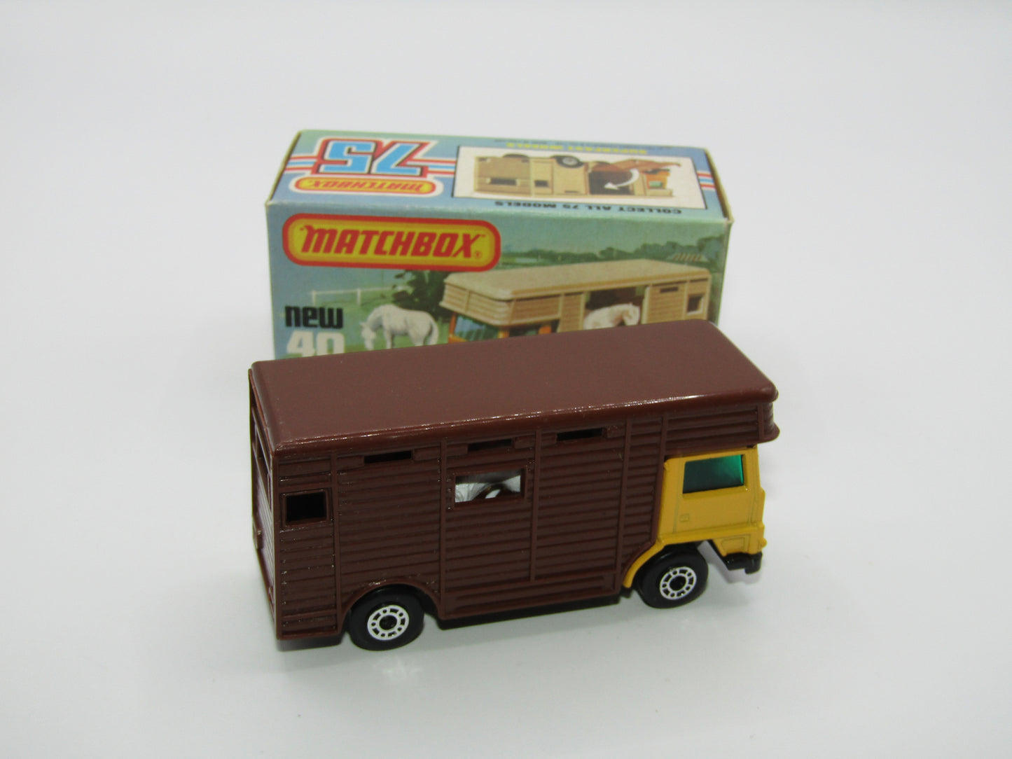 Matchbox Superfast 40B Horse Box YELLOW, Gloss Black Base BROWN DOOR