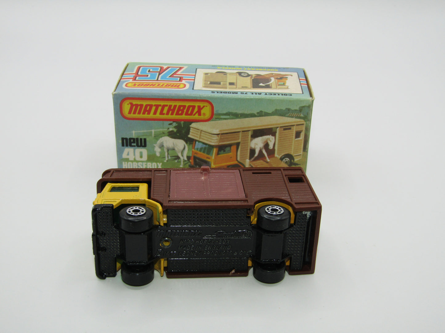 Matchbox Superfast 40B Horse Box YELLOW, Gloss Black Base BROWN DOOR