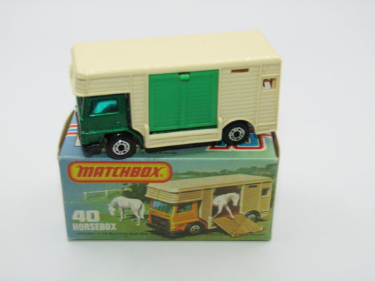 Matchbox Superfast 40B Horse Box Green, GREEN DOOR, GLOSS BLACK Base