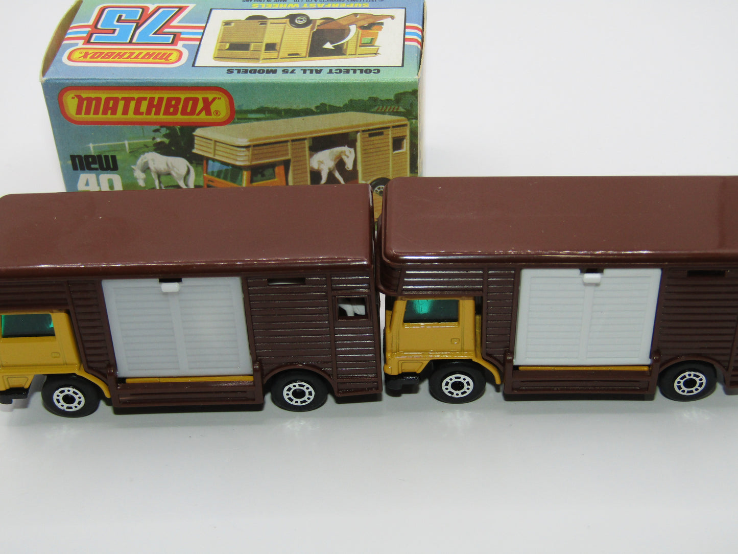 Matchbox Superfast 40B Horse Box YELLOW, OPAQUE WHITE Door Gloss Black Base