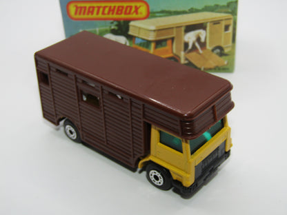 Matchbox Superfast 40B Horse Box YELLOW, OPAQUE WHITE Door Gloss Black Base