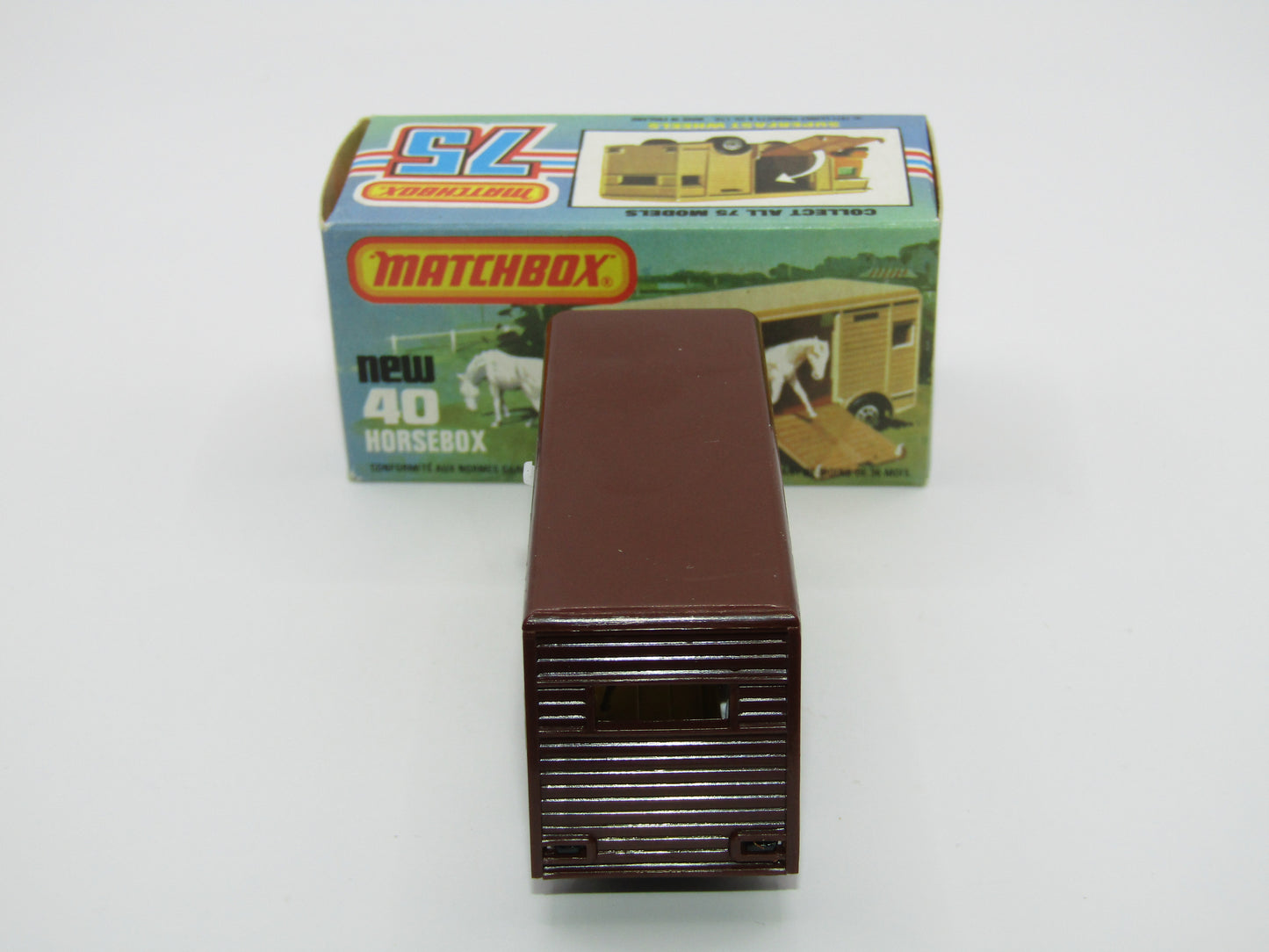 Matchbox Superfast 40B Horse Box YELLOW, OPAQUE WHITE Door Gloss Black Base