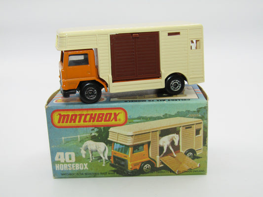 Matchbox Superfast 40B Horse Box Orange, SMOKE Windows GREY BASE