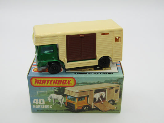 Matchbox Superfast 40B Horse Box Met Green Brown Door BLACK HUBS