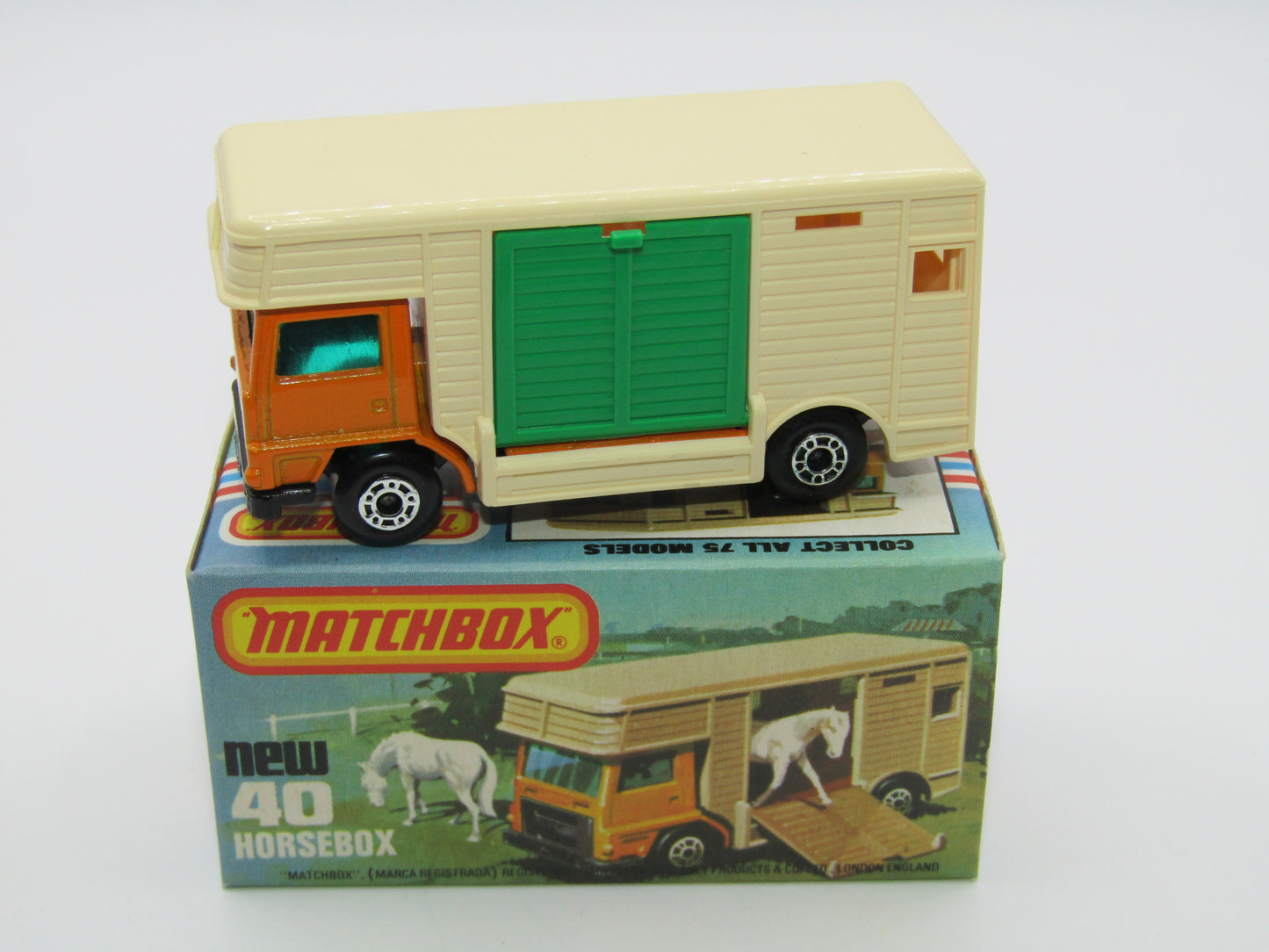 Matchbox Superfast 40B Horse Box Orange GREEN Door Black Base