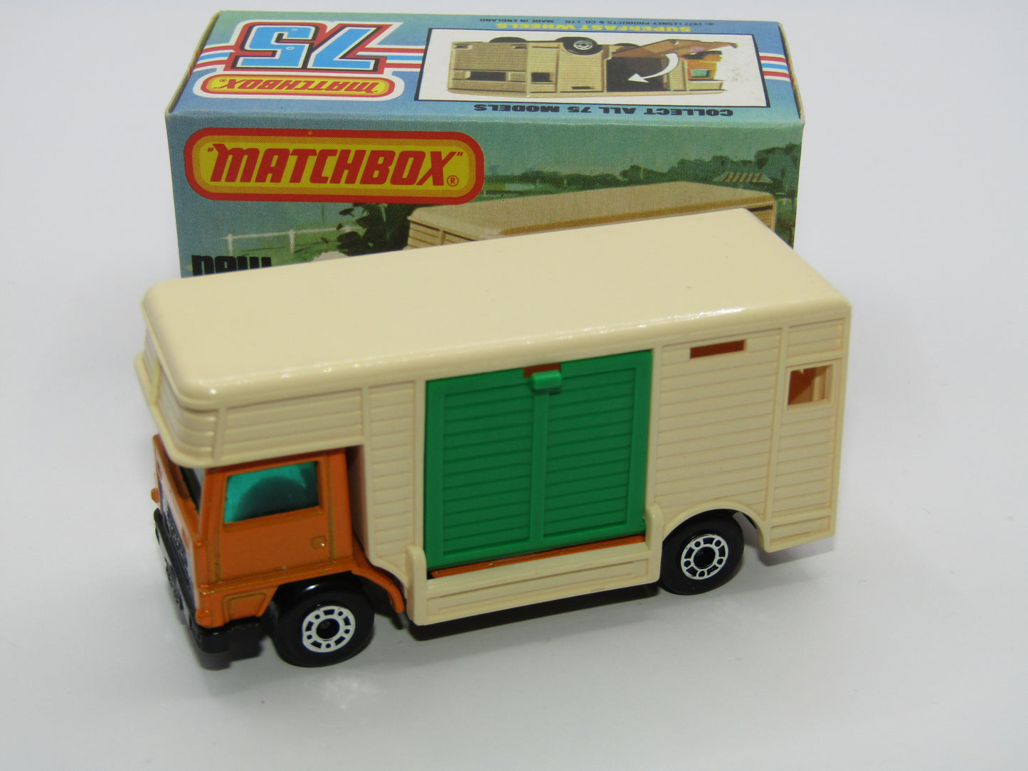 Matchbox Superfast 40B Horse Box Orange GREEN Door Black Base