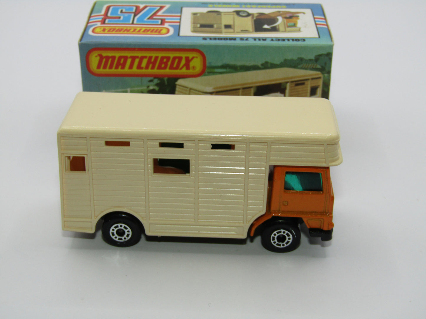 Matchbox Superfast 40B Horse Box Orange GREEN Door Black Base