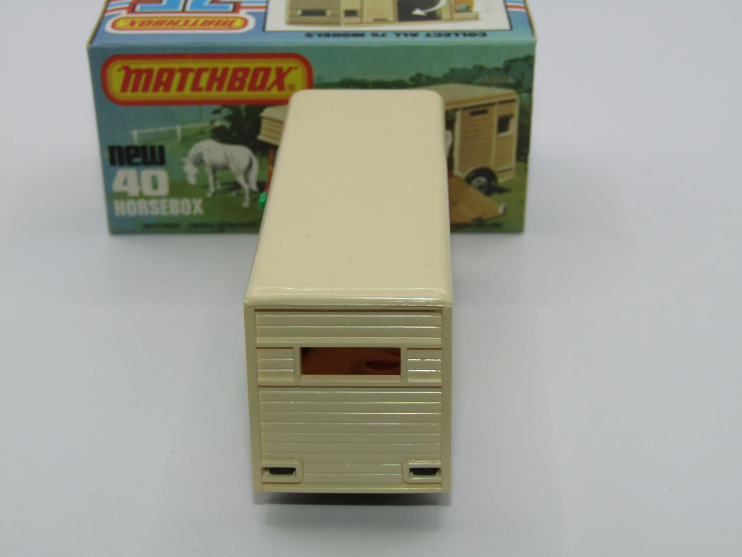 Matchbox Superfast 40B Horse Box Orange GREEN Door Black Base