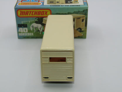 Matchbox Superfast 40B Horse Box Orange GREEN Door Black Base