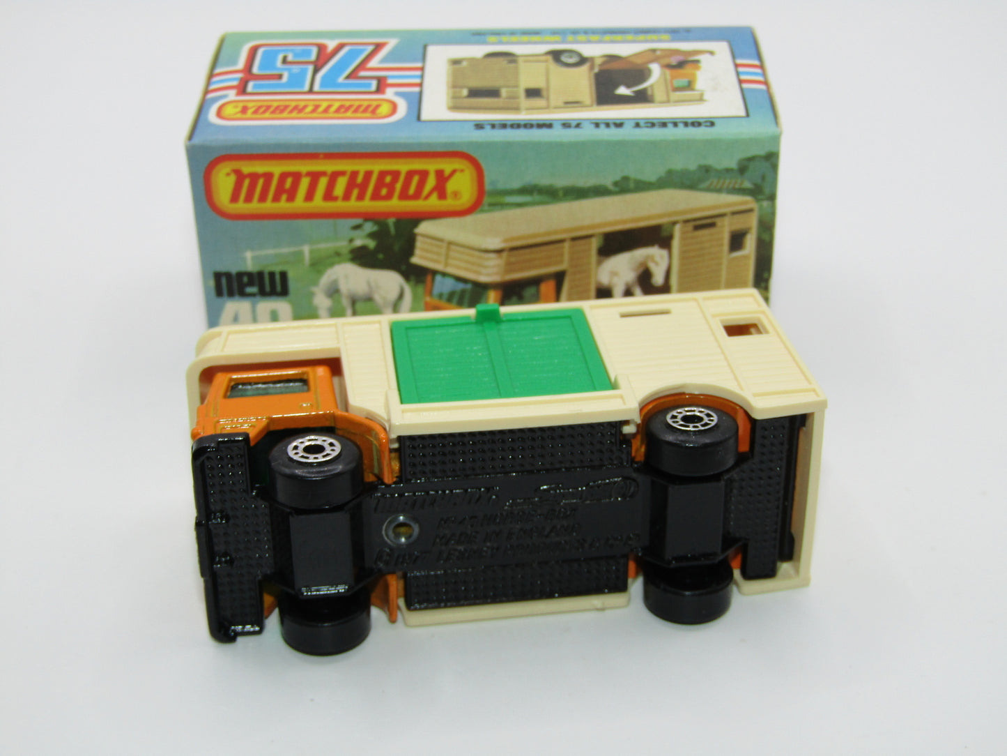 Matchbox Superfast 40B Horse Box Orange GREEN Door Black Base