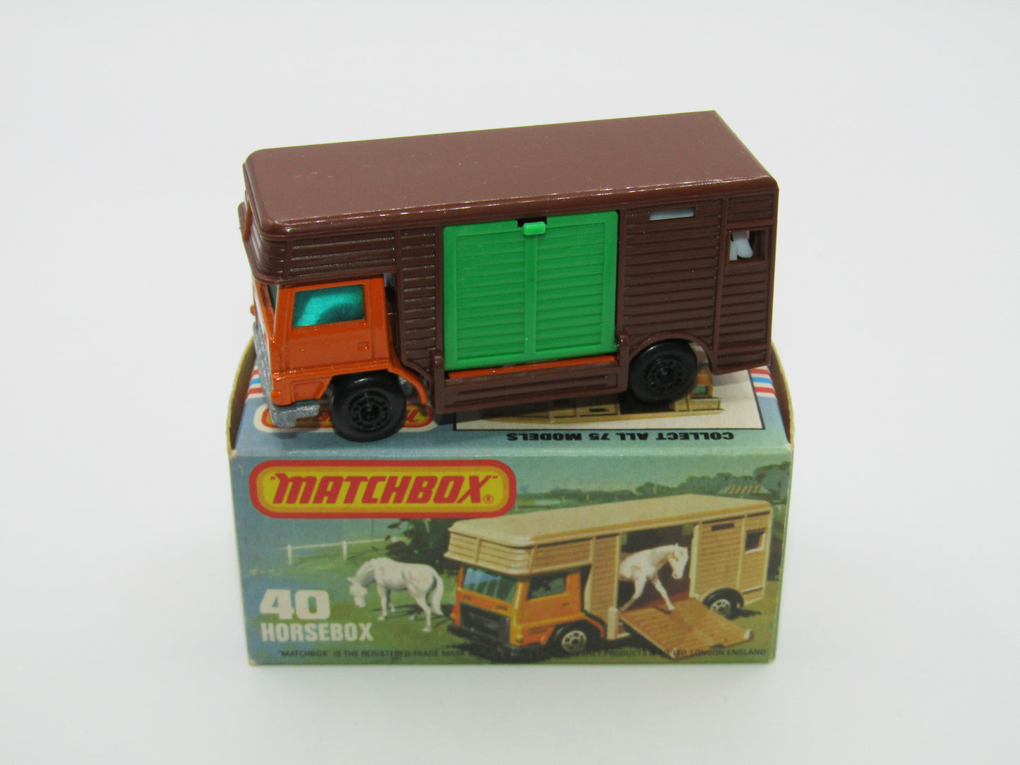 Matchbox Superfast 40B Horse Box Green, BLACK Hubs, Green Door Unp Base