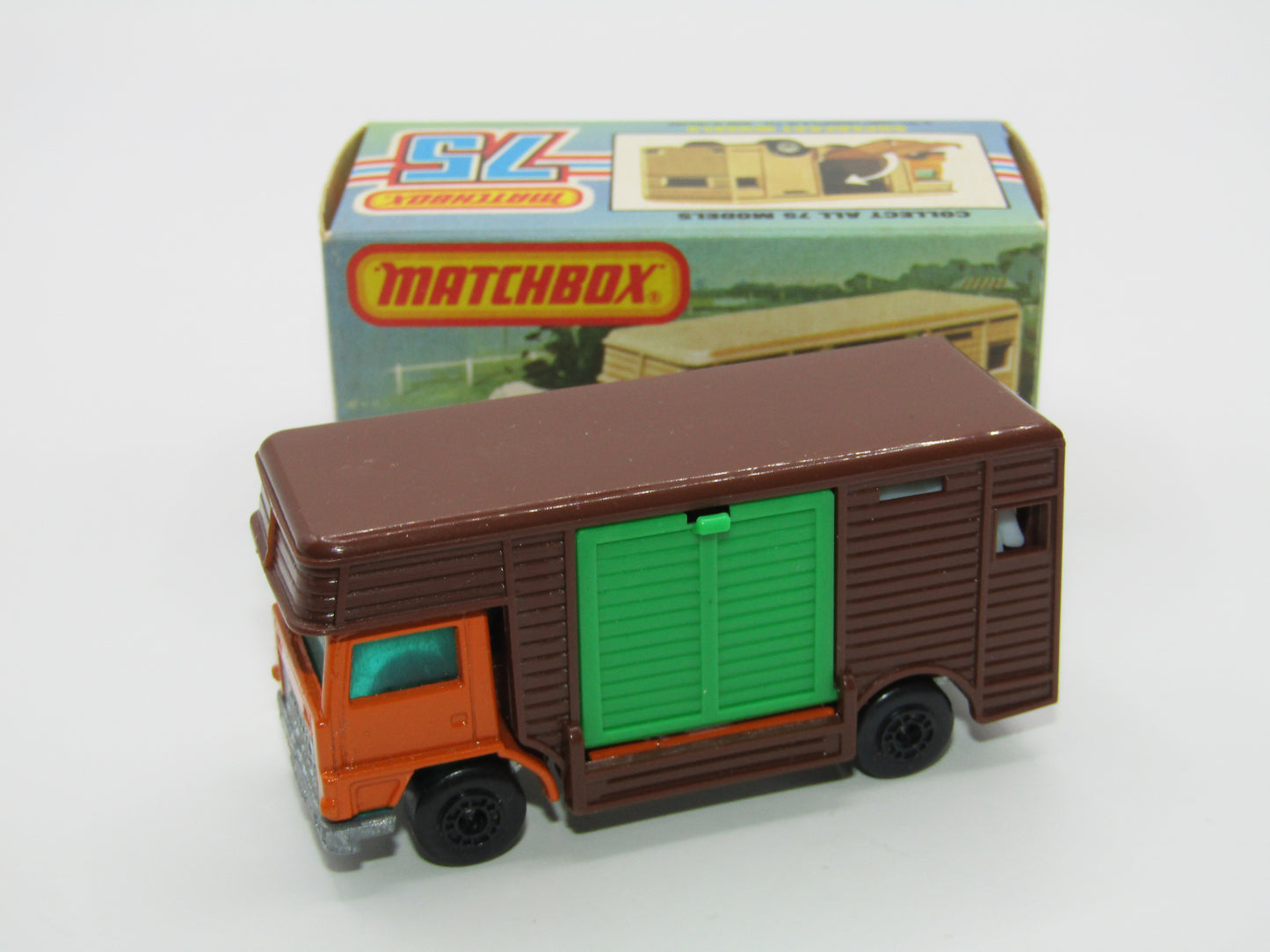 Matchbox Superfast 40B Horse Box Green, BLACK Hubs, Green Door Unp Base
