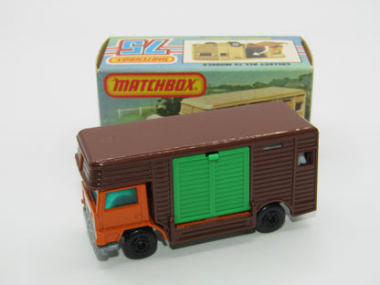Matchbox Superfast 40B Horse Box Green, BLACK Hubs, Green Door Unp Base