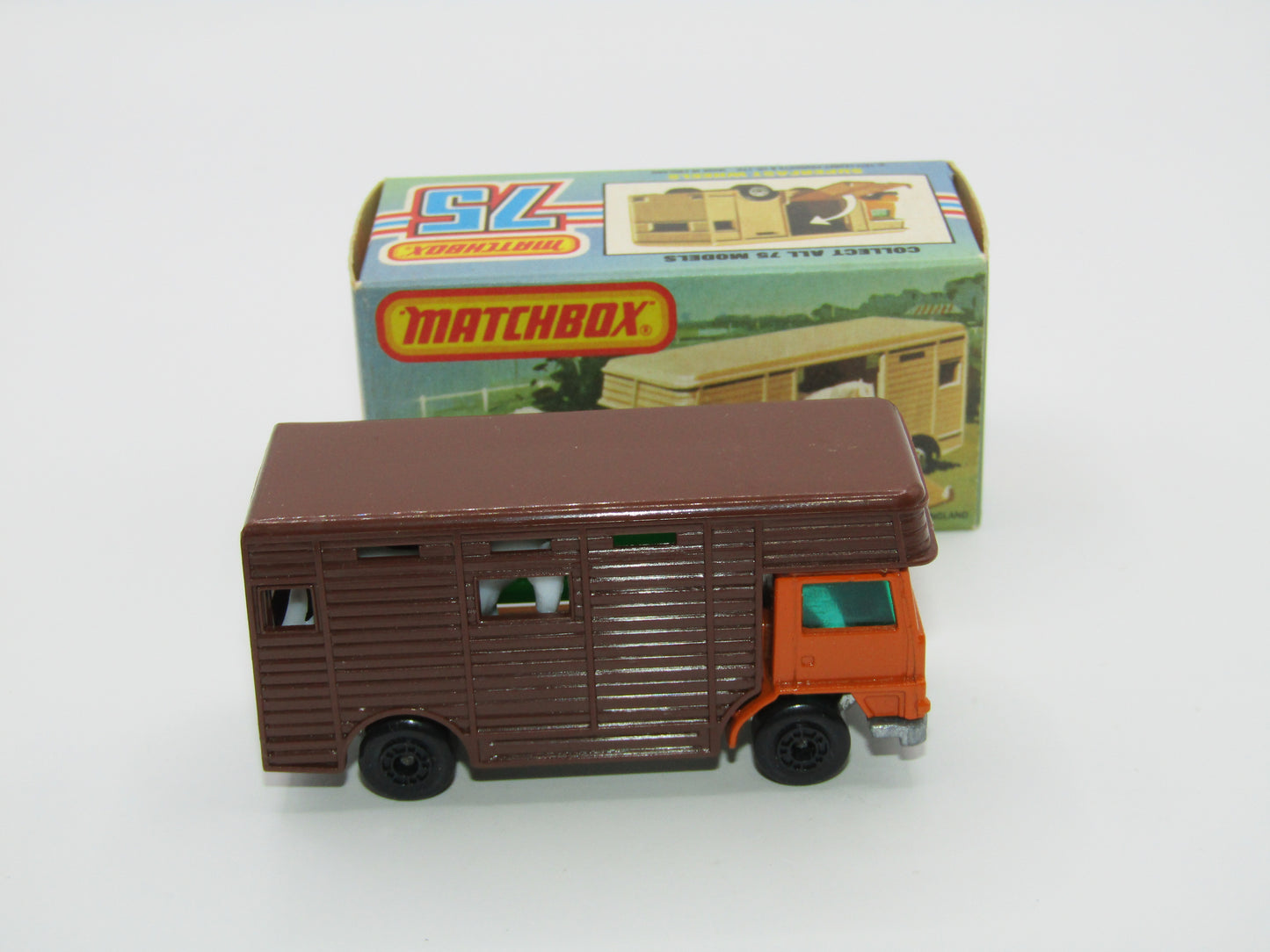 Matchbox Superfast 40B Horse Box Green, BLACK Hubs, Green Door Unp Base