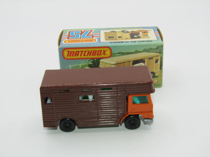 Matchbox Superfast 40B Horse Box Green, BLACK Hubs, Green Door Unp Base