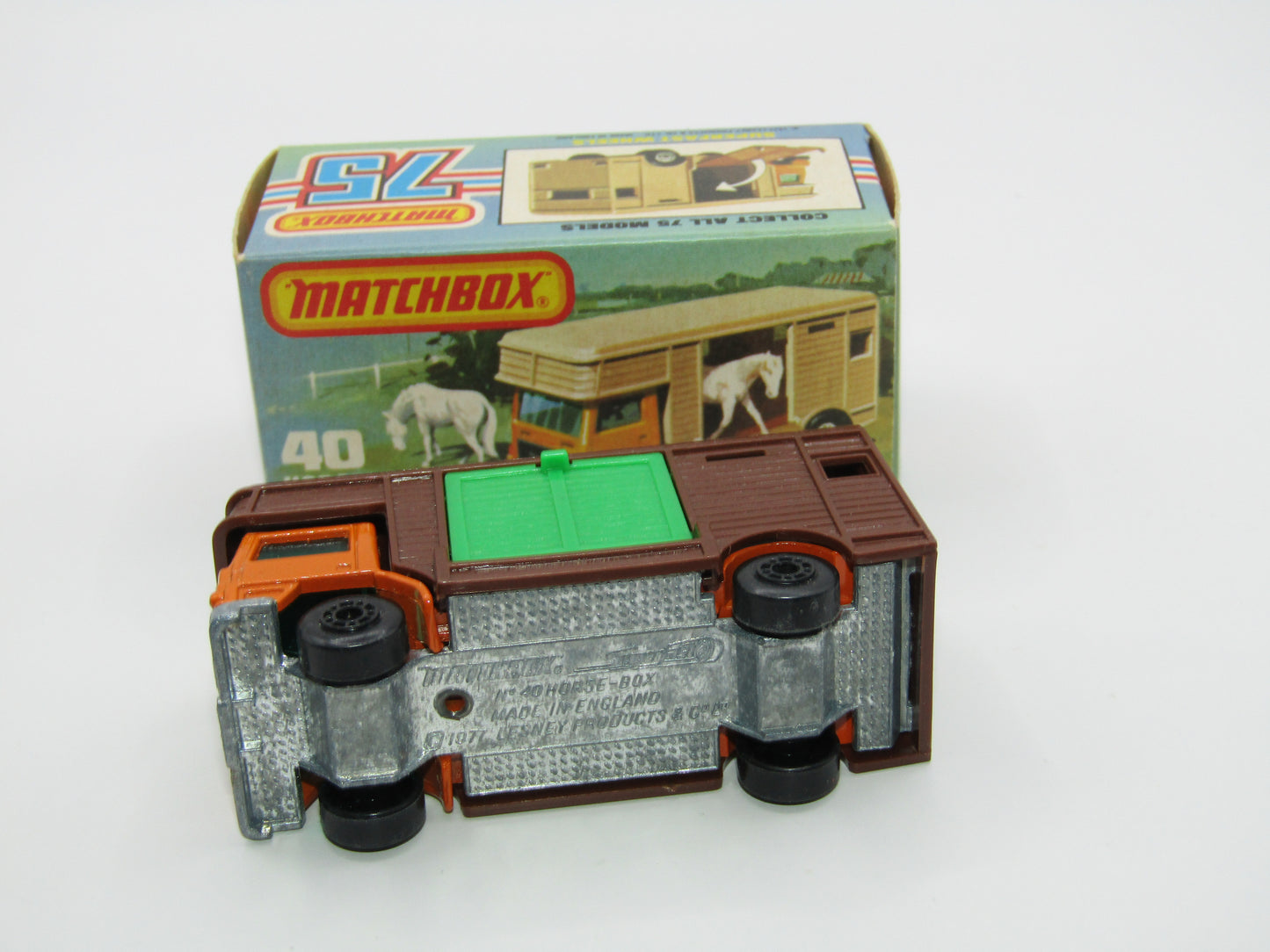 Matchbox Superfast 40B Horse Box Green, BLACK Hubs, Green Door Unp Base