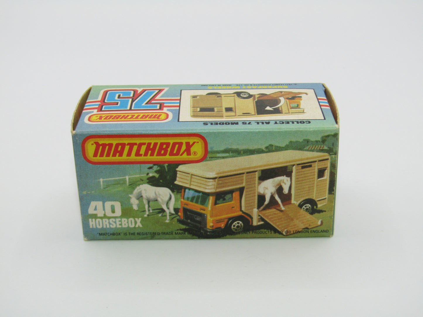Matchbox Superfast 40B Horse Box Green, BLACK Hubs, Green Door Unp Base