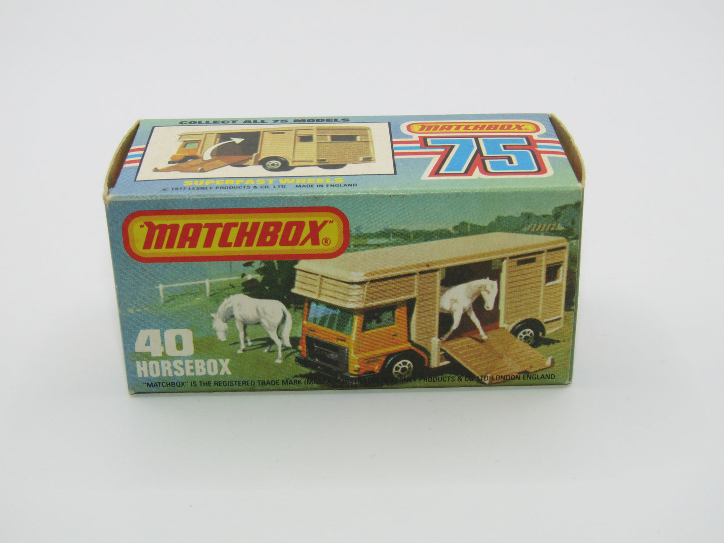 Matchbox Superfast 40B Horse Box Green, BLACK Hubs, Green Door Unp Base
