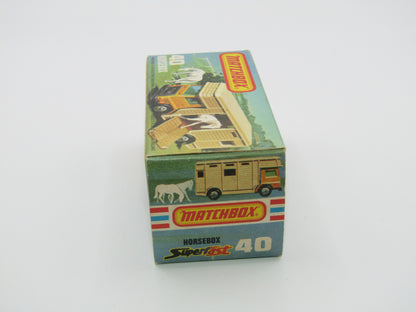 Matchbox Superfast 40B Horse Box Green, BLACK Hubs, Green Door Unp Base
