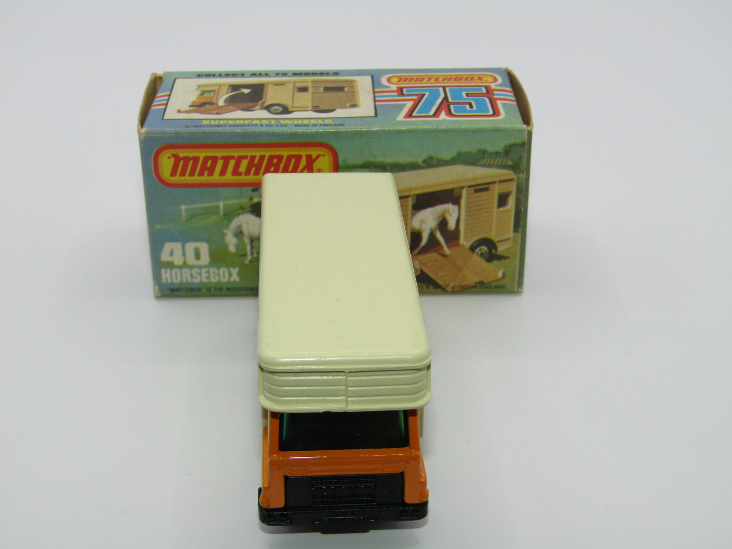 Matchbox Superfast 40B Horse Box Orange YELLOW Box Lt Green Windows