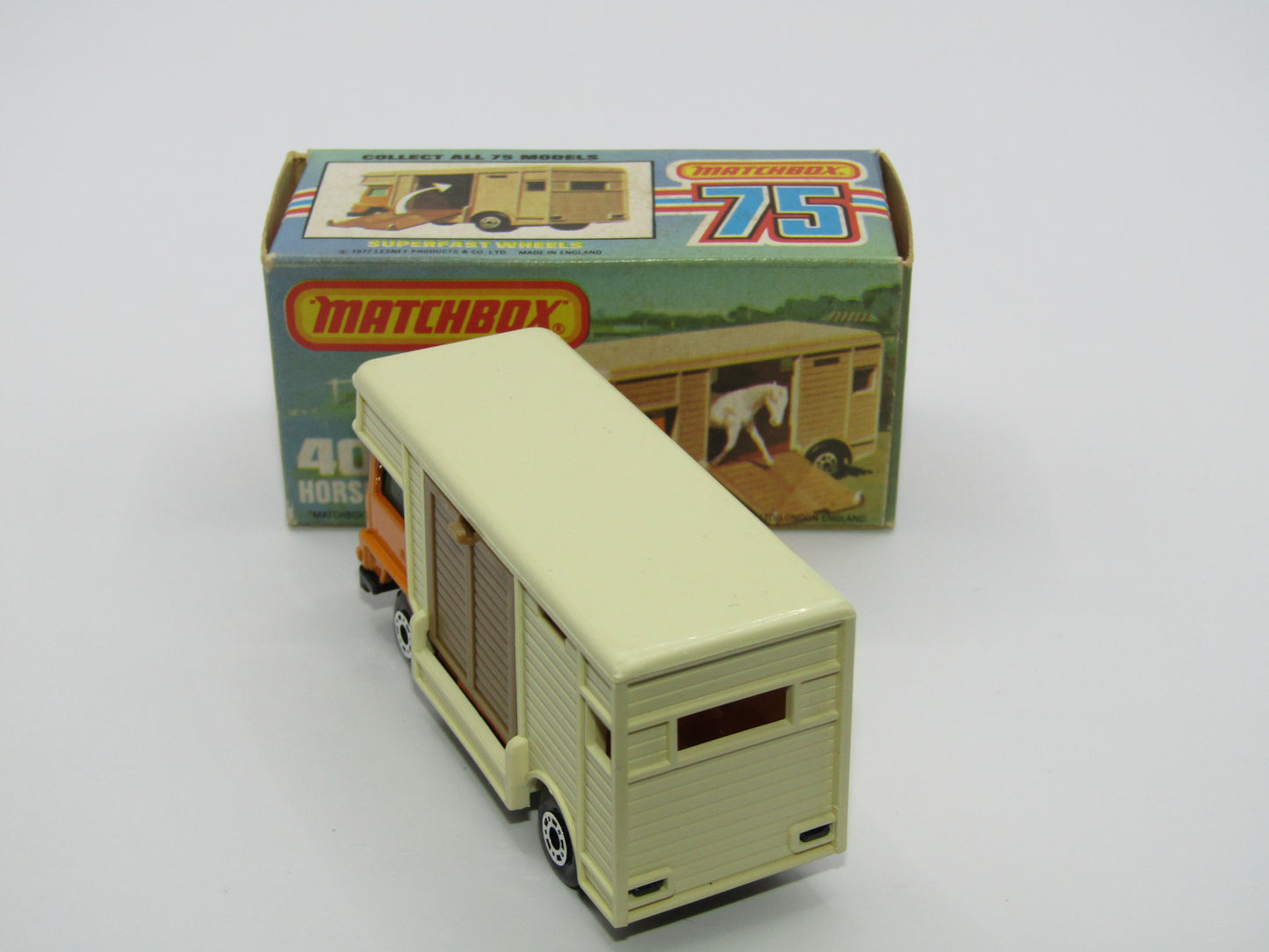 Matchbox Superfast 40B Horse Box Orange YELLOW Box Lt Green Windows