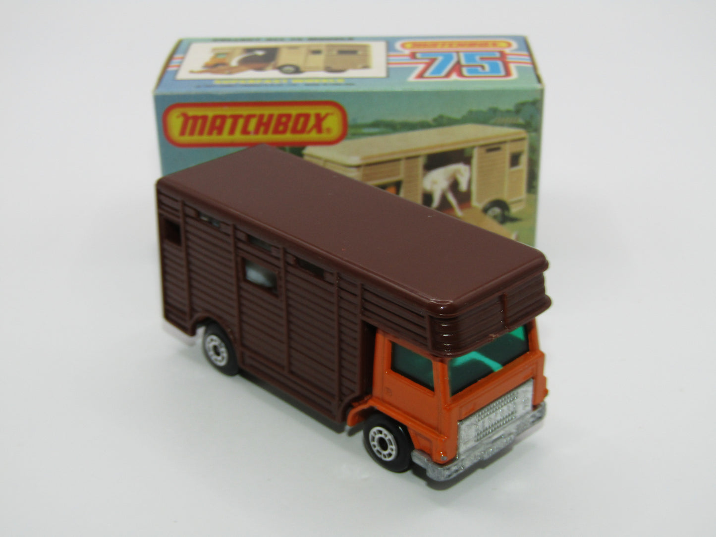 Matchbox Superfast 40B Horse Box Orange UNPAINTED Base White door