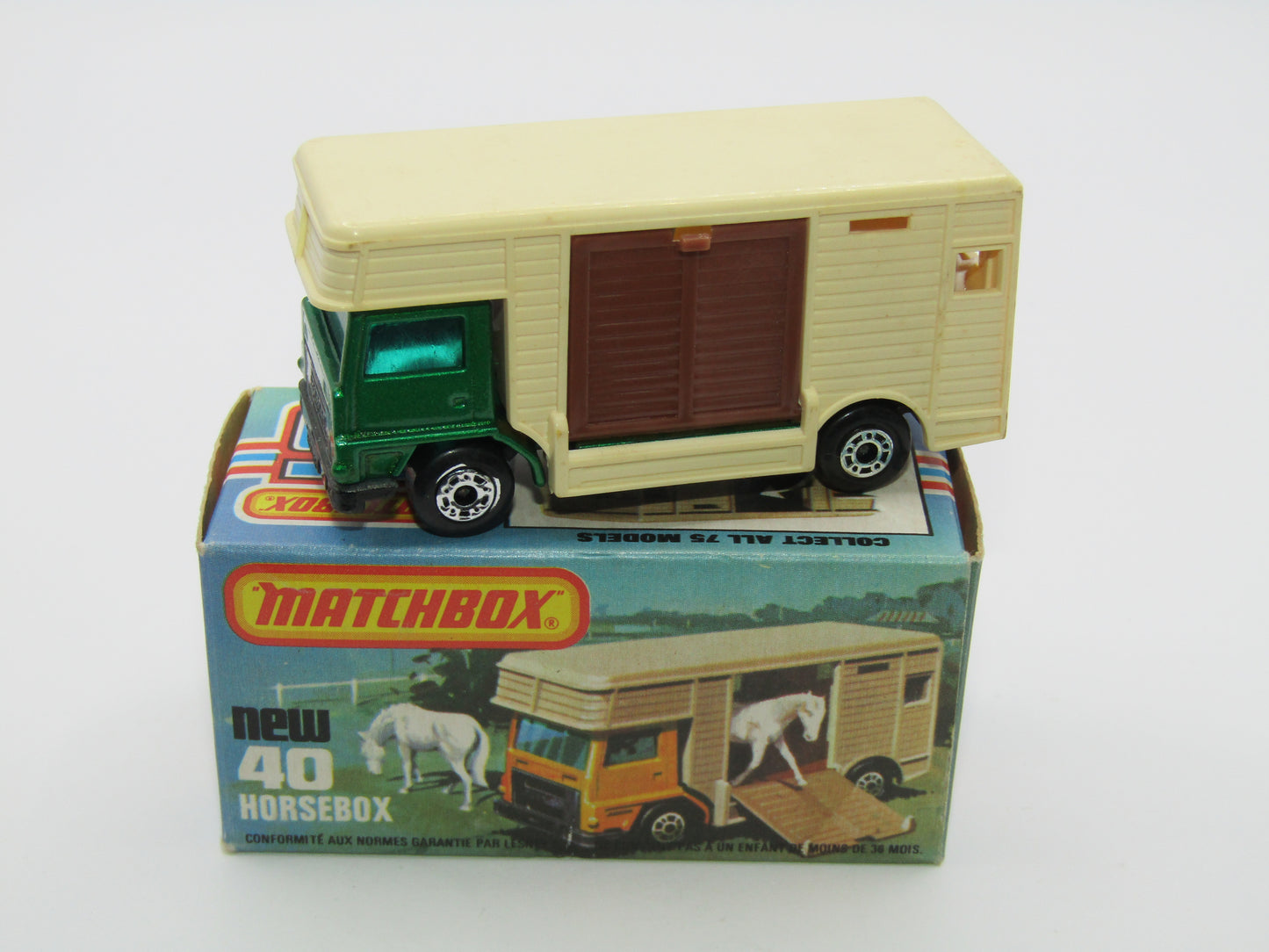 Matchbox Superfast 40B Horse Box Metallic Green GLOSS BLACK Base