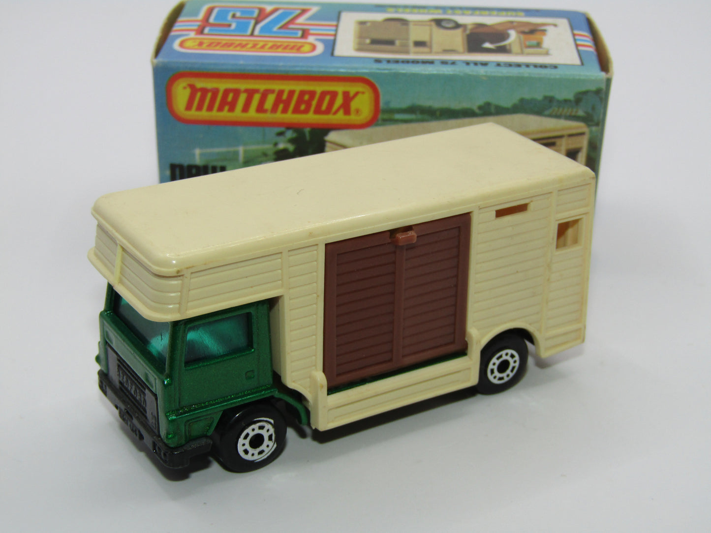 Matchbox Superfast 40B Horse Box Metallic Green GLOSS BLACK Base