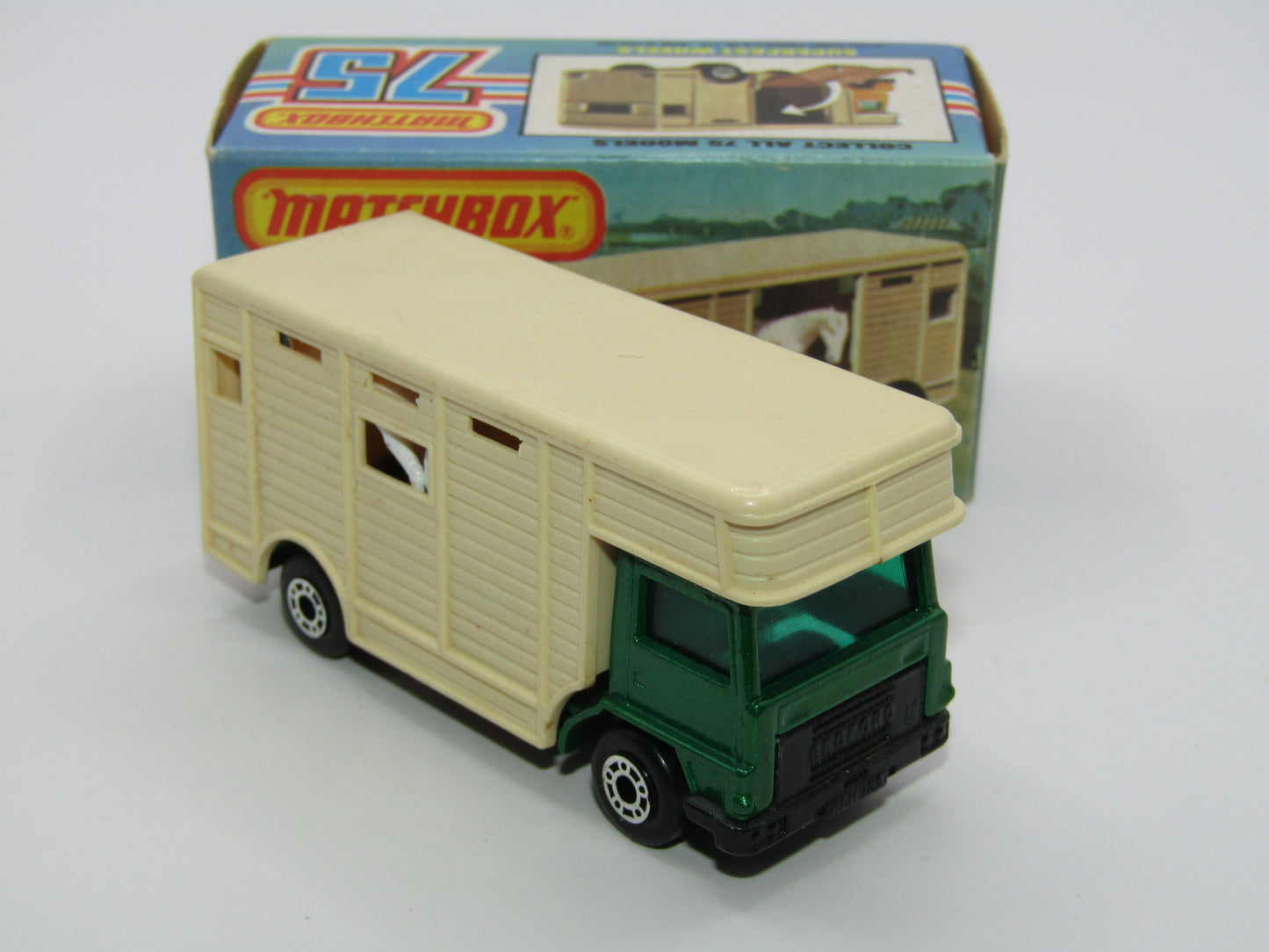 Matchbox Superfast 40B Horse Box Metallic Green GLOSS BLACK Base
