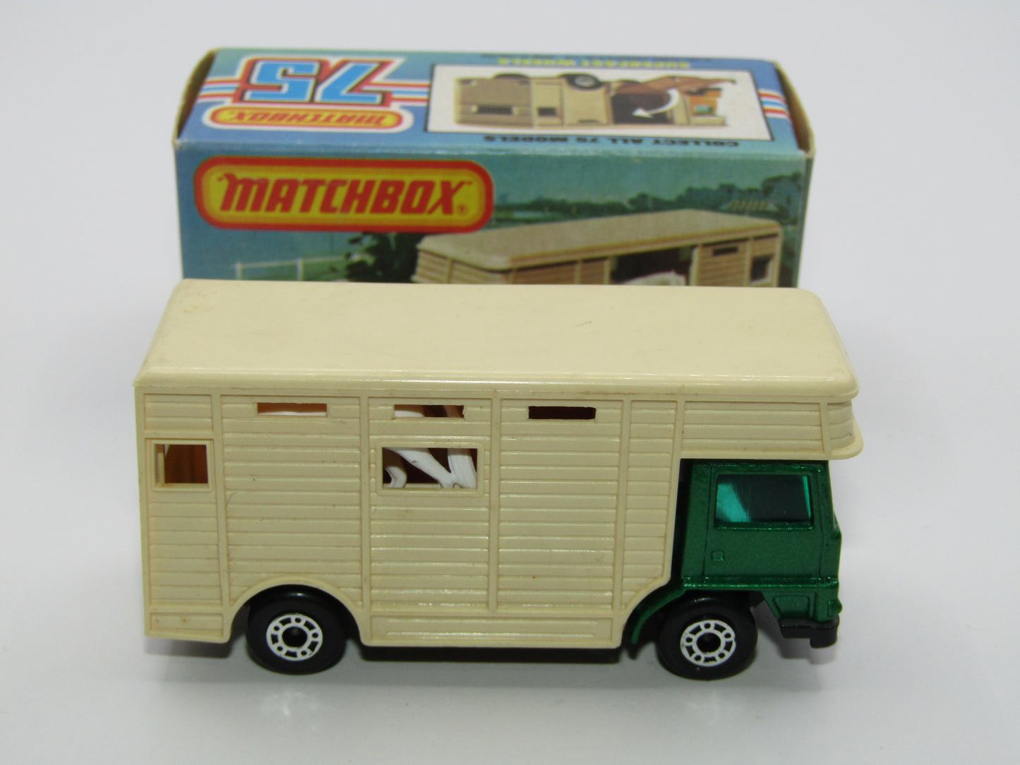 Matchbox Superfast 40B Horse Box Metallic Green GLOSS BLACK Base