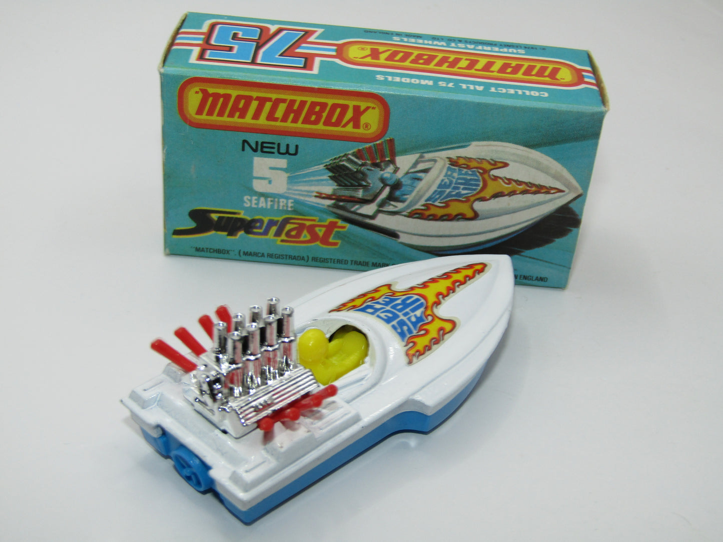 Matchbox Superfast 5B Seafire Boat White, LEMON Driver
