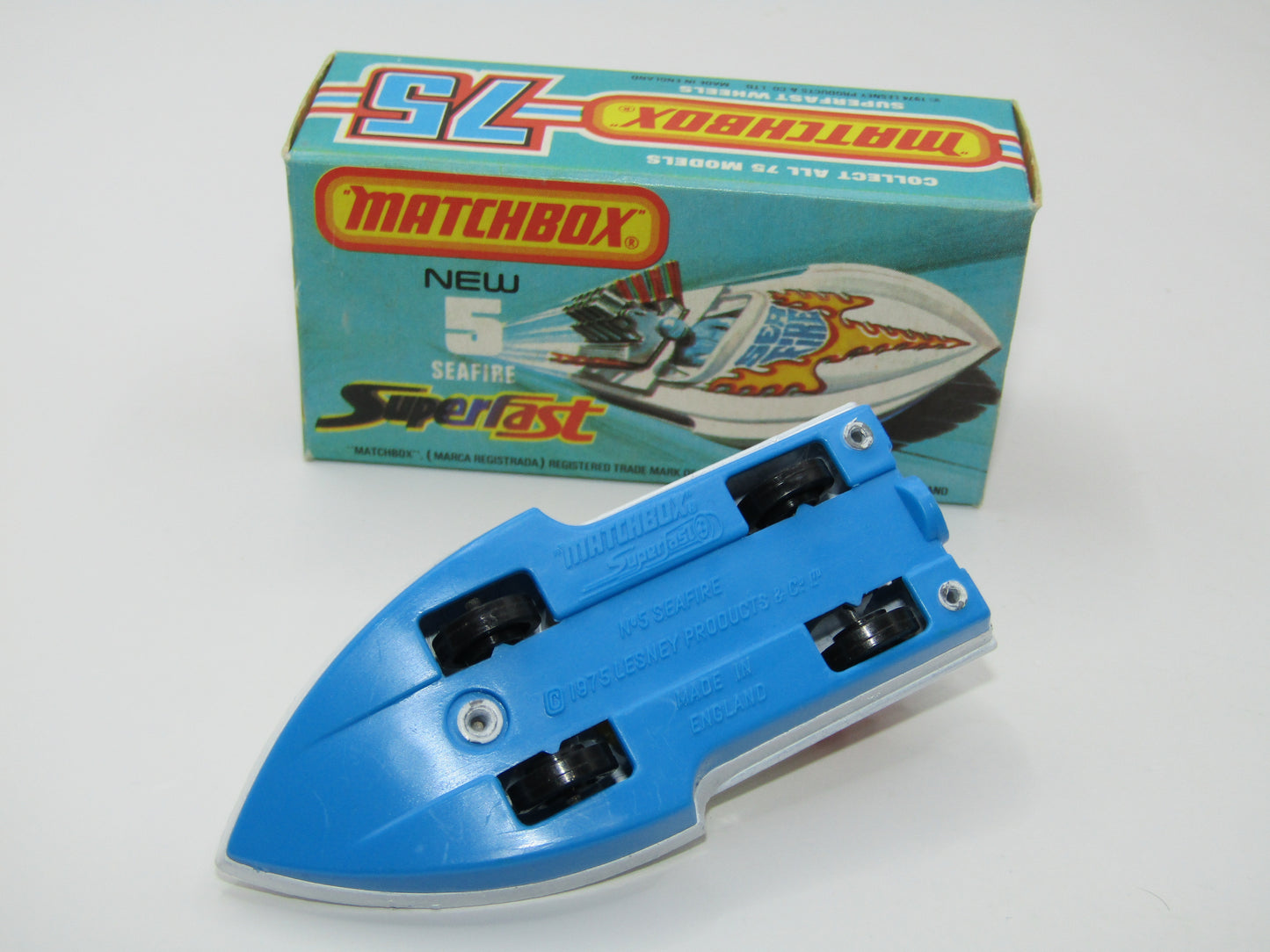 Matchbox Superfast 5B Seafire Boat White, LEMON Driver