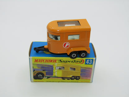 Matchbox Superfast 43A Pony Trailer Centre Cut Wheels Gloss Black Base